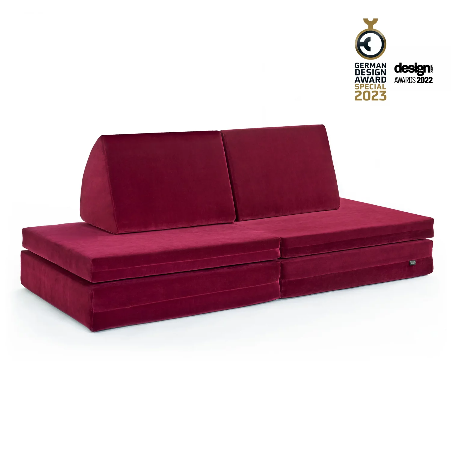 coogeecouch | Award | German Design Award 2023  | Kindersofa | Serie: bloomboom | Farbe: raspberry-red dunkelrot | Ansicht: Front schräg | made in Germany