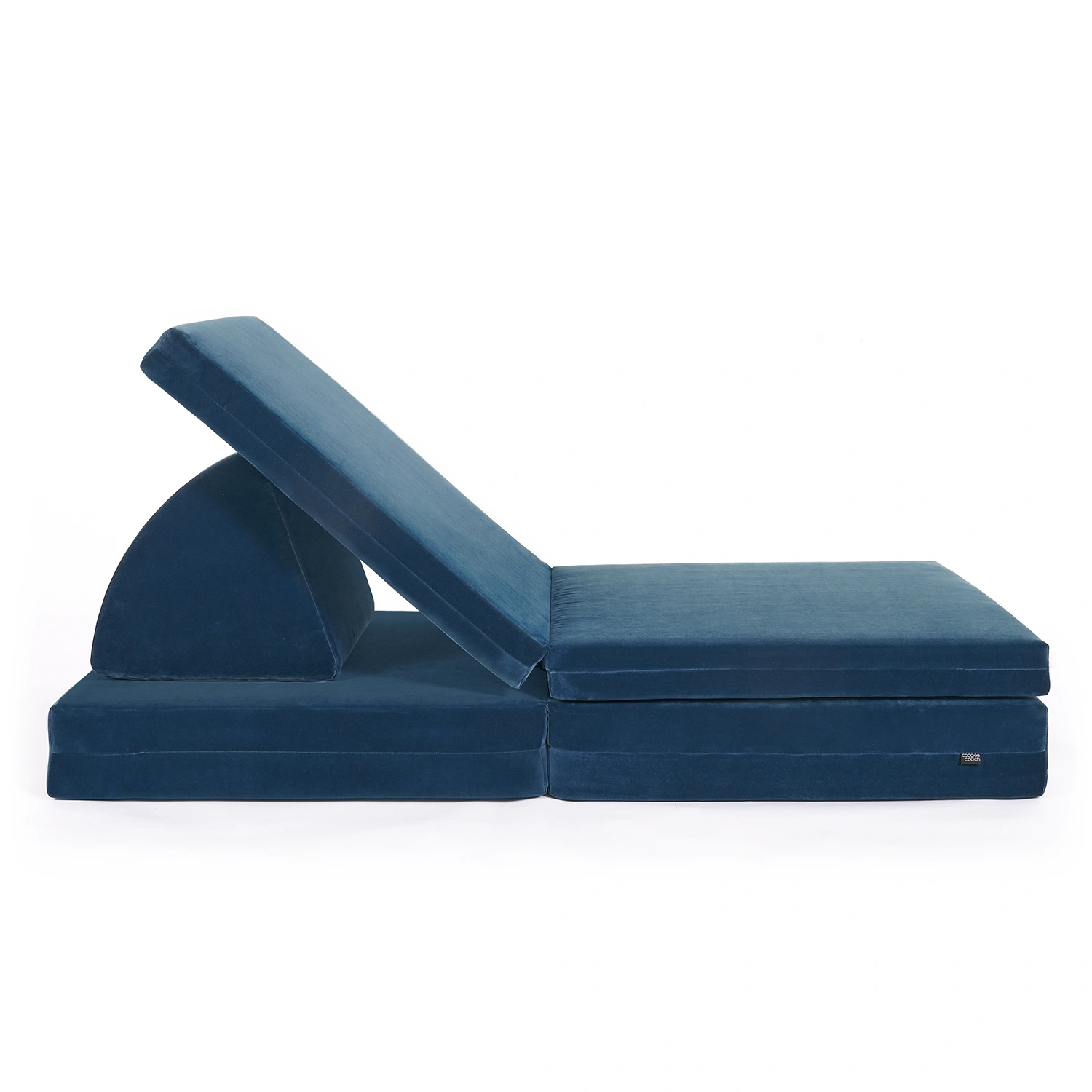 coogeecouch | Kindersofa | Serie: meeracle | Farbe: sea-blue hellblau | Ansicht: Front Lounge | made in Germany