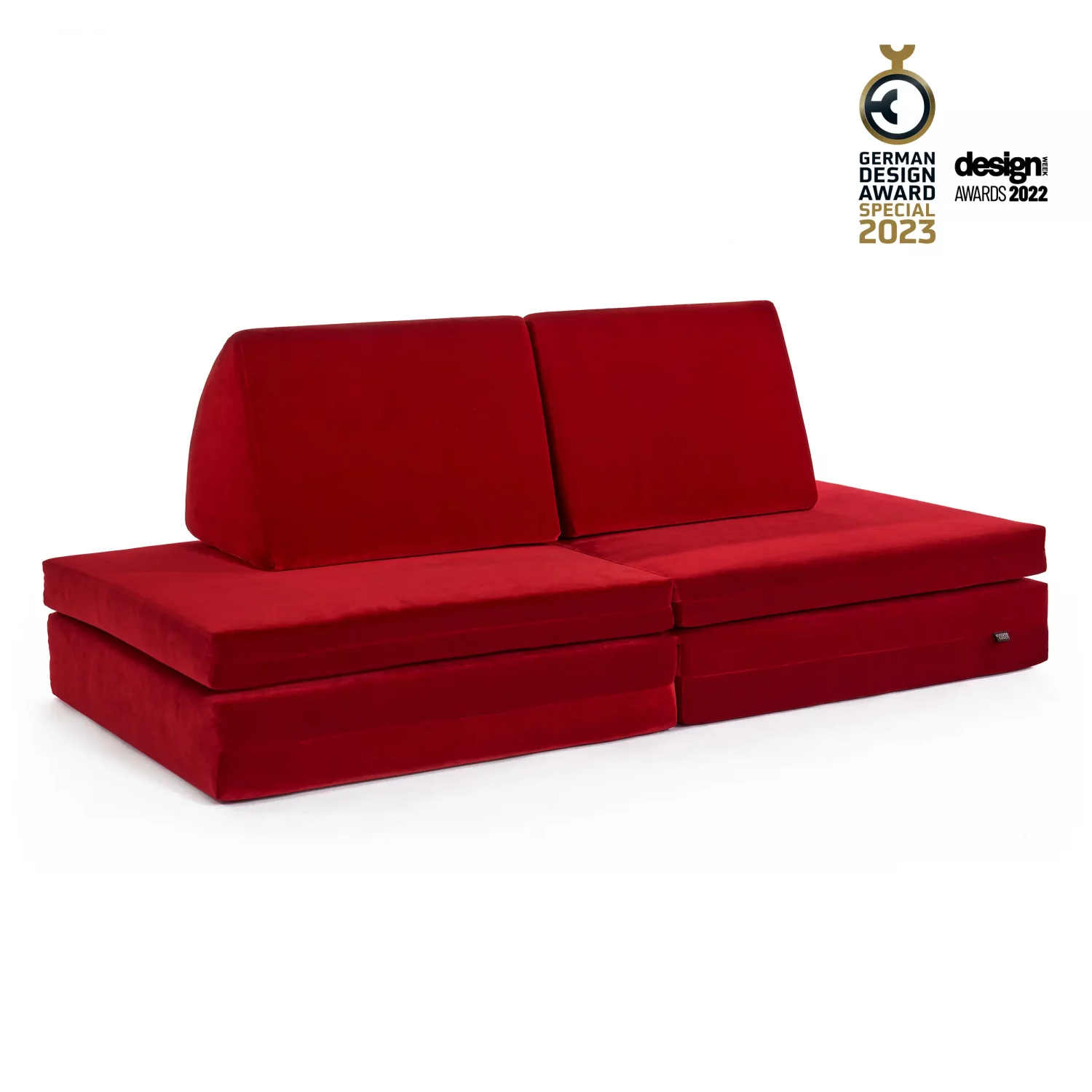 coogeecouch | Award | German Design Award 2023  | Kindersofa | Serie: scuderia-fantasia | Farbe: chilli-red hellrot | Ansicht: Front schräg | made in Germany