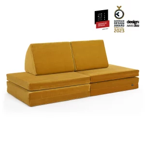 coogeecouch | 3 Awards | German Design Award 2023  | Kindersofa | Serie: tesoro-de-oro | Farbe: amber-gold gold | Ansicht: Front schräg | made in Germany